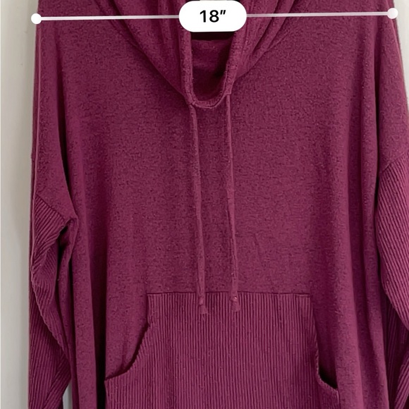 Lightweight burgundy sweater with drawstring cowl collar and front pockets - Picture 6 of 7